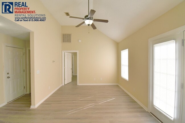 Building Photo - Wonderful 3 bedroom 3 bath home with HUGE bonus room! Washer/dryer included and attached garage!