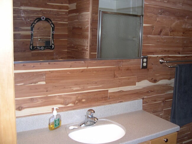 Building Photo - Leaird Drive Studios - All Utilities Included