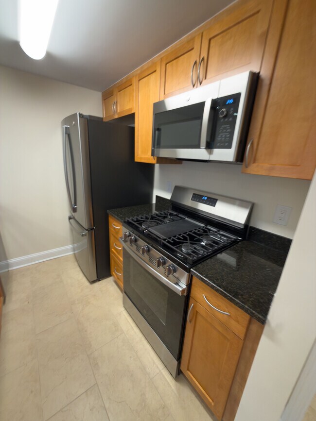 Building Photo - 20 Thornton Rd