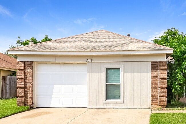 Building Photo - 2618 Butterfield Dr