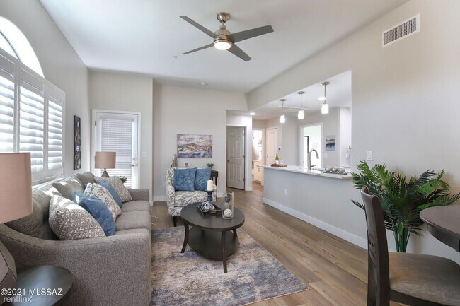 Building Photo - 1 br, 1 bath Condo - 2036 E River Rd Unit 201