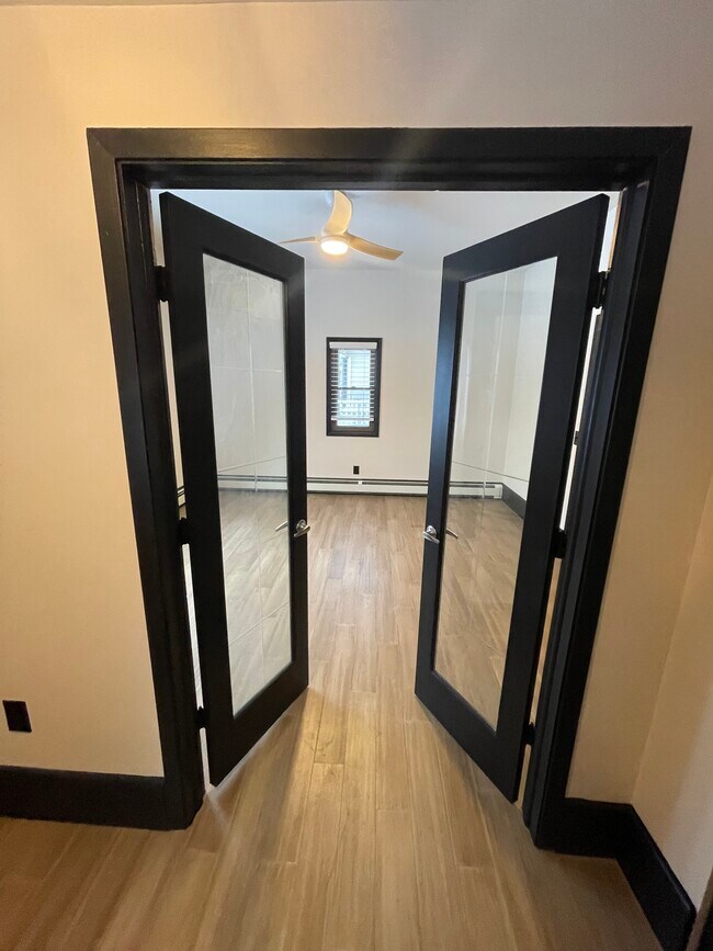 Foto del edificio - 824 Russell Ave N