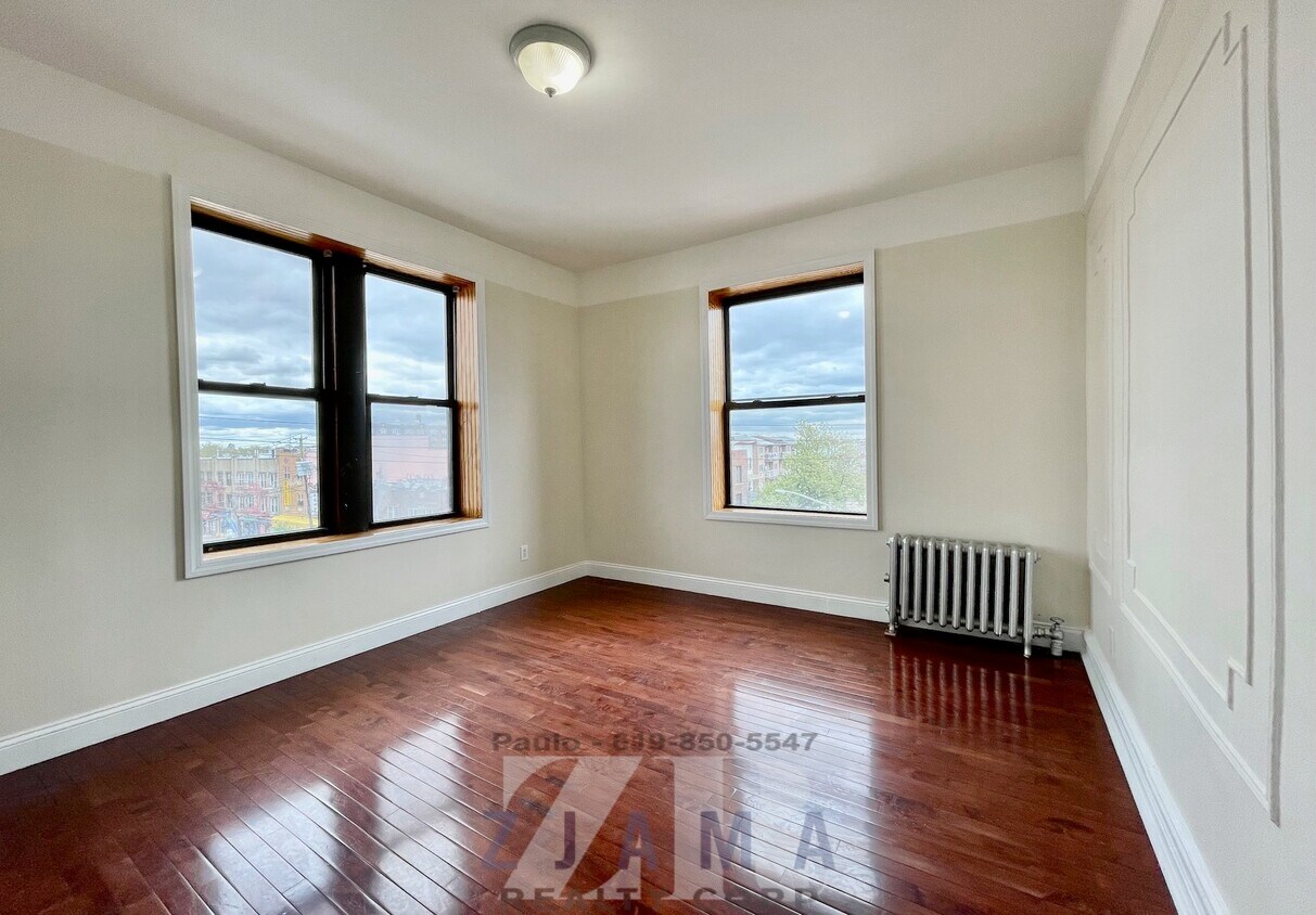 Foto principal - 1080 Ovington Ave