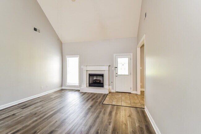 Foto del edificio - 1275 Heritage Lake Dr