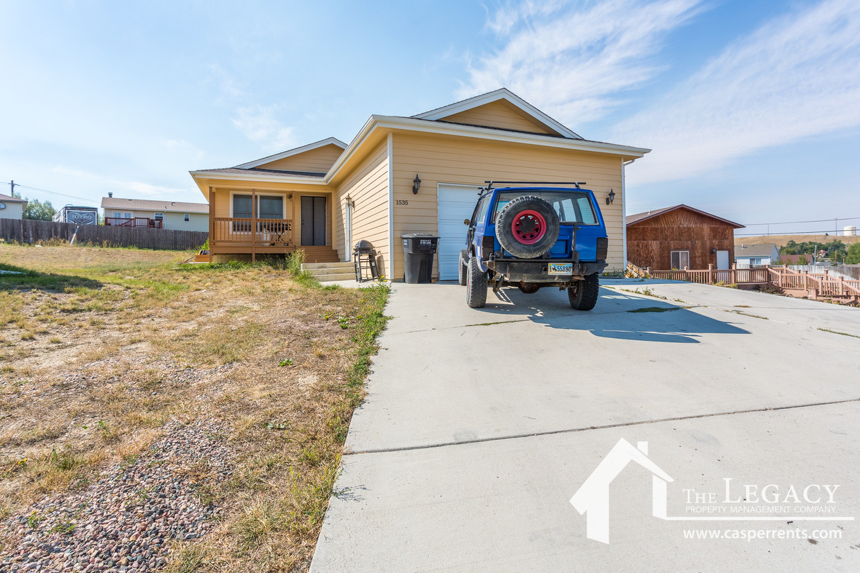 Primary Photo - 1535 Alta Vista Dr
