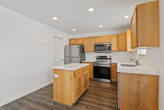 Building Photo - 7503 Valley Maple Dr