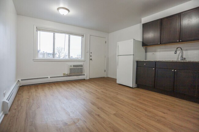 Foto del edificio - 2525 W Montrose Ave