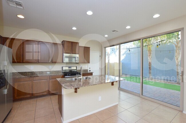 Foto del edificio - 4451 E Remington Dr