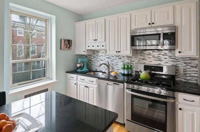 Building Photo - 343 Tappan St