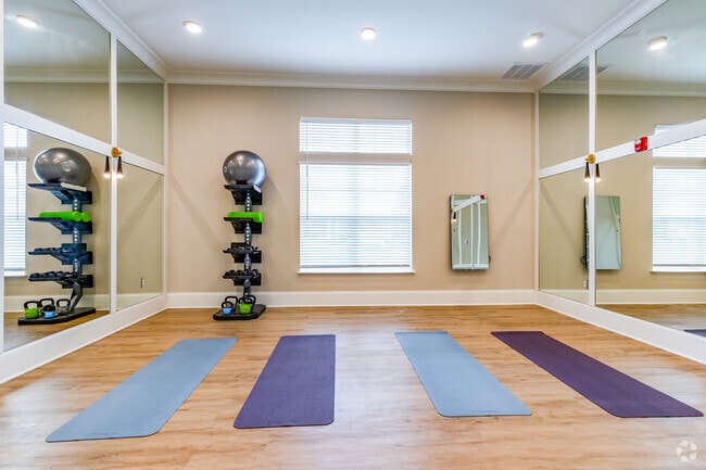 Yoga con espejo de fitness - Aurora St. Leon Apartments