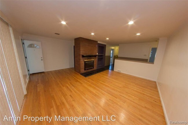 Building Photo - 3 br, 1.5 bath House - 16435 Veronica