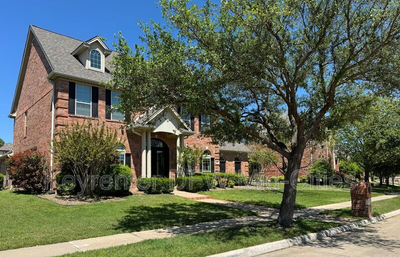 Building Photo - 2417 Creekside Cir S