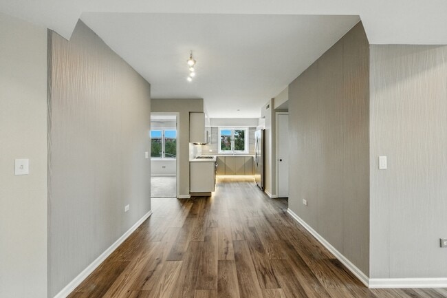 Foto del edificio - 6430 W Berteau Ave