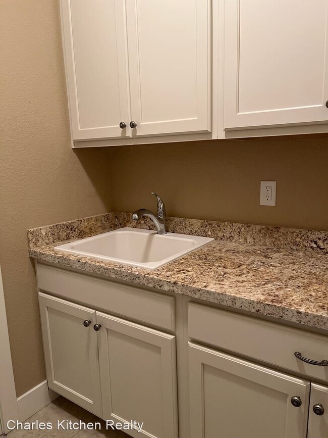 Building Photo - 3 br, 2 bath House - 3003 Sarratea Dr.