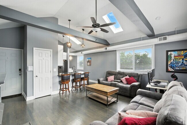 Foto del edificio - 749 S Claremont Ave