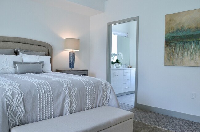 Interior Photo - Lido Apartments - 4025 Grandview