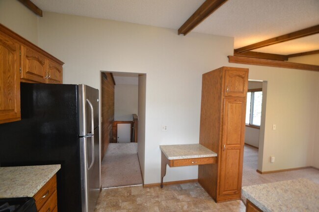 Foto del edificio - 8148 Vincent Ave N