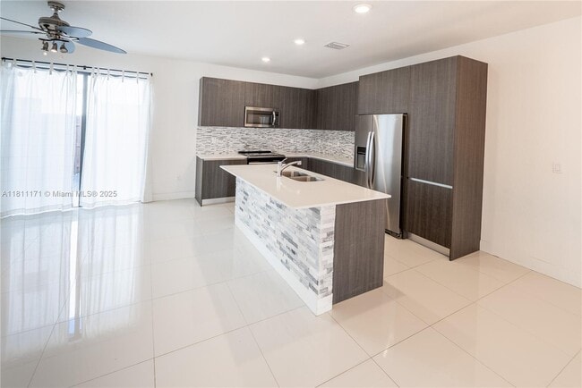 Building Photo - 481 SW 91st Ct