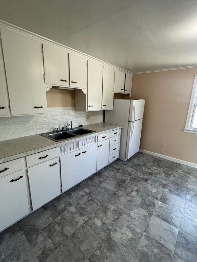 1300 2nd Ave SW Unit 2, Austin, MN 55912 Room for Rent in Austin, MN