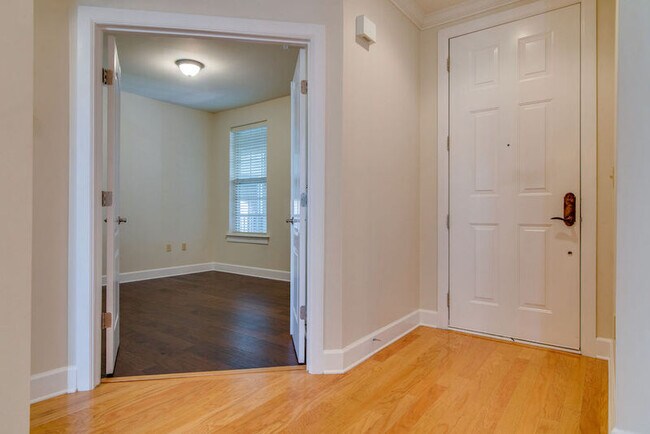 Building Photo - 309 Seven Springs Way