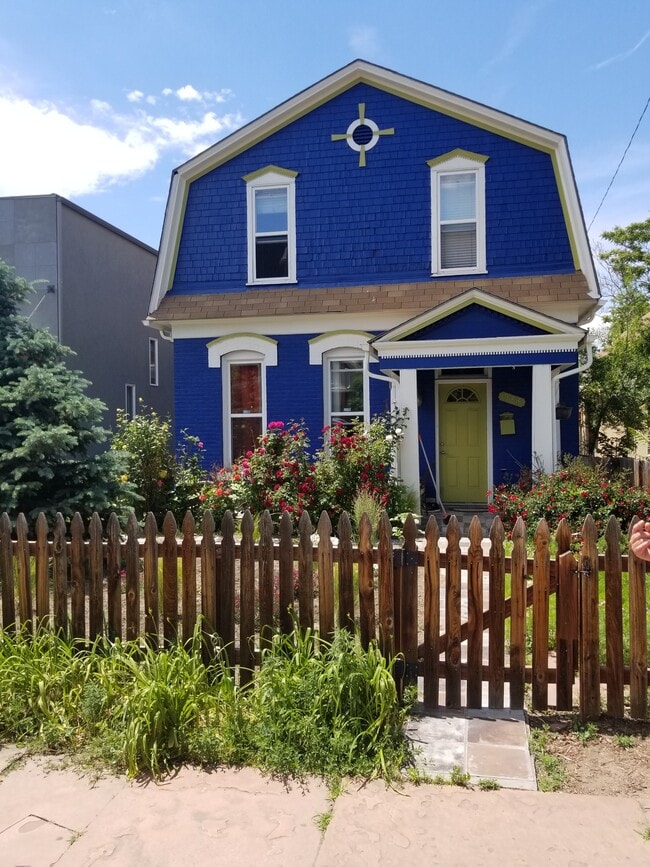 Building Photo - 923 Lipan St