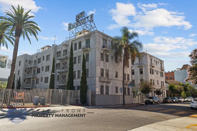 Foto del edificio - 702-708 S. Mariposa Ave.