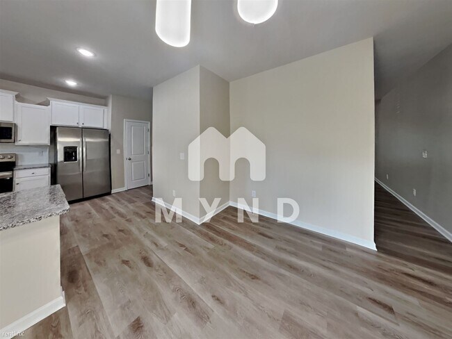 Building Photo - 3 br, 2.5 bath Townhome - 3217 Weaver Ln