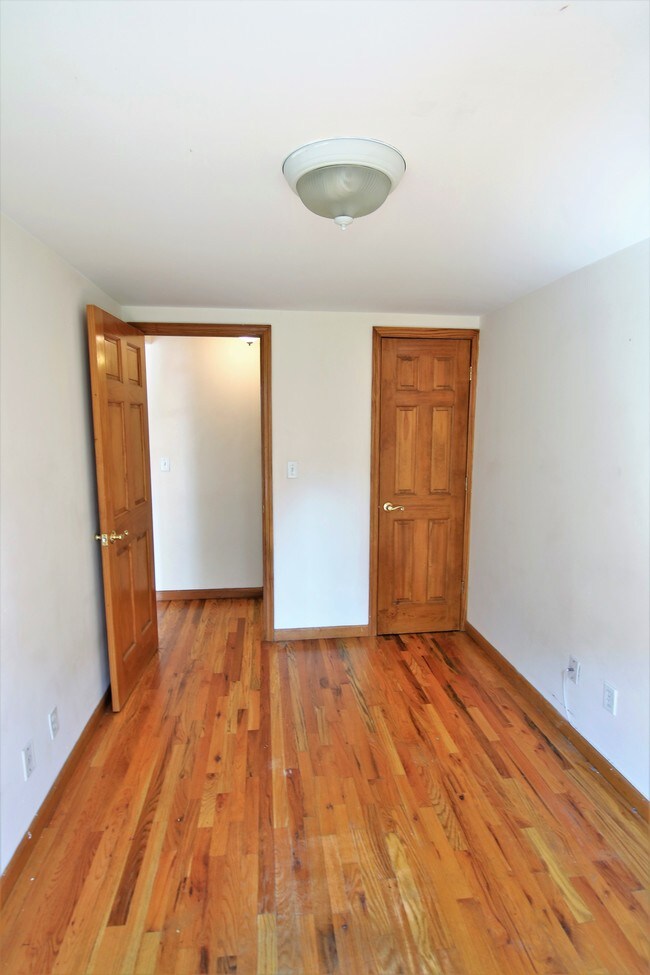 Building Photo - 315 W 107th St