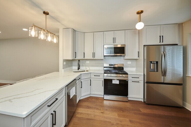 Foto del edificio - 7074 N Ridge Blvd
