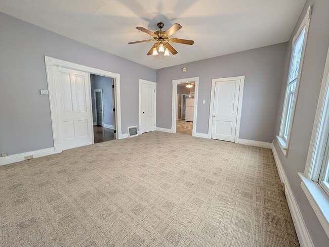 Building Photo - 306 N State St