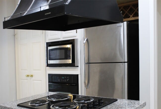Foto del edificio - 4918 Maple Brook Ln