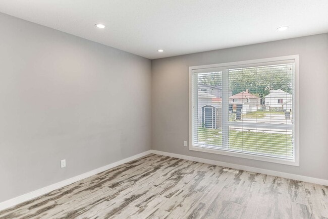 Photo du bâtiment - 11512-87 87 St NW