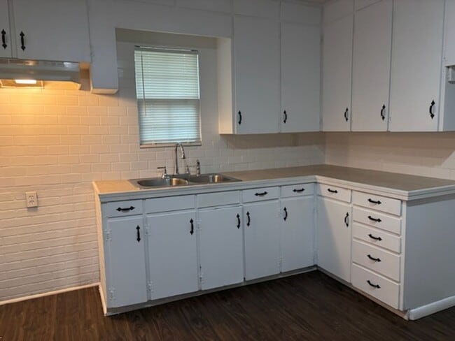 Building Photo - 3764 Camilla Dr