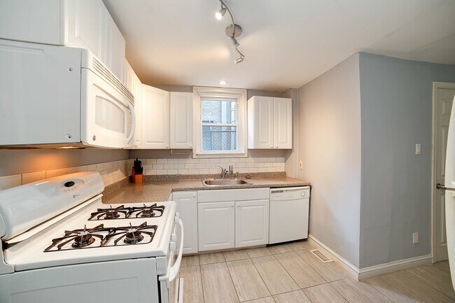 Foto del edificio - 1933 Montrose St