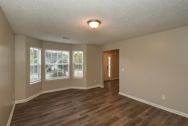 Building Photo - 3900 Majestic Way