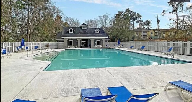 Foto del edificio - 104 Elliott Creek Ln