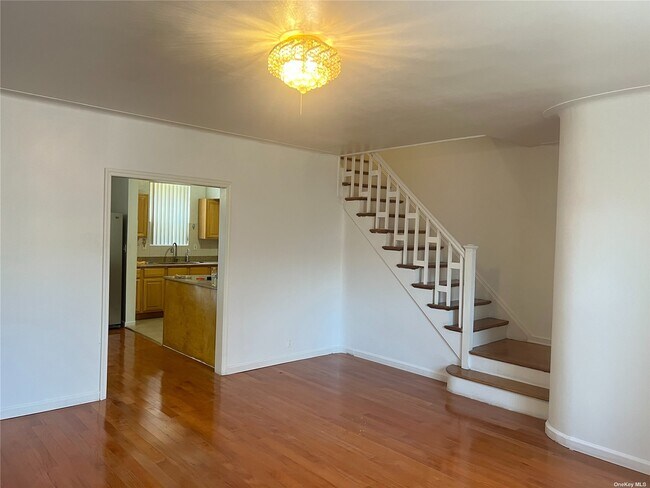 Foto del edificio - 52-22 79th St