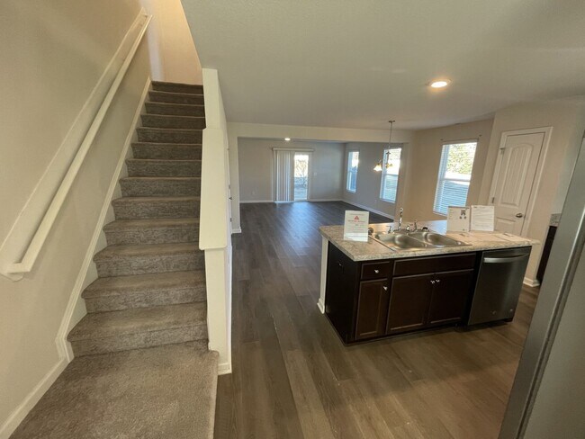 Foto del edificio - 3 Bd 2.5 Ba end unit townhouse