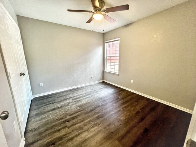Foto del edificio - Newly Renovated 2-Story 3-Bedroom Property in Dallas - ($500 OFF the first month’s rent)