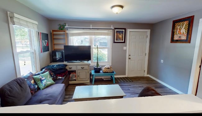 Building Photo - 130 Syril Dr