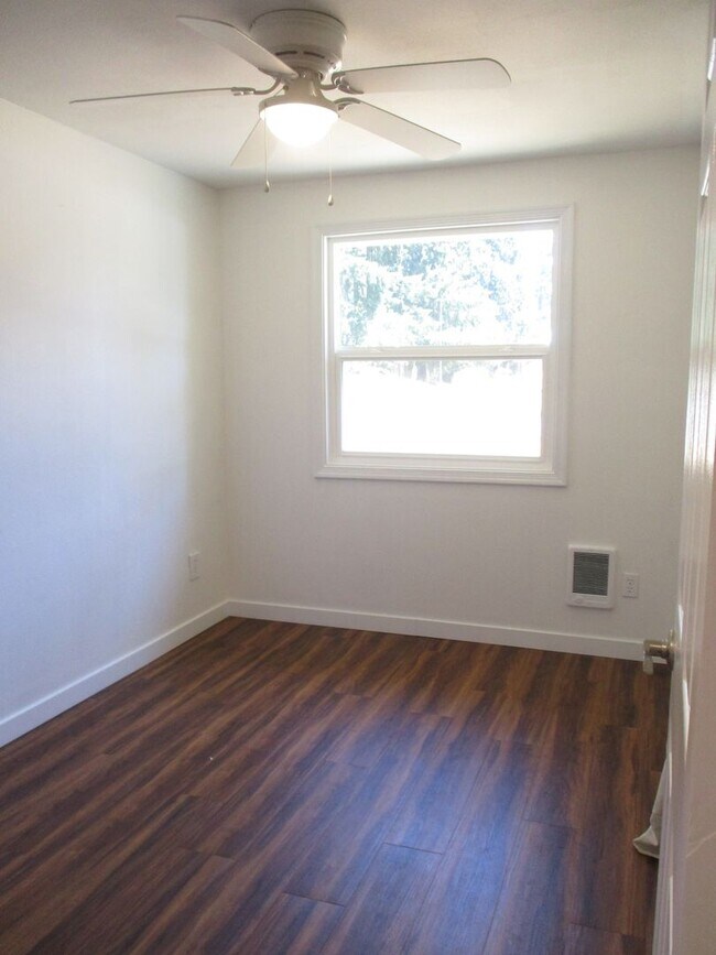Foto del edificio - Charming 3-Bedroom Home in Steilacoom