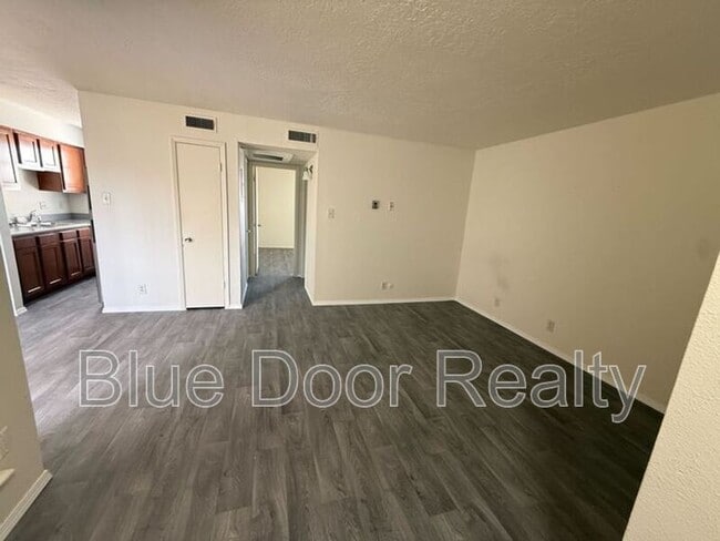 Foto del edificio - 4601 Carlisle Blvd NE