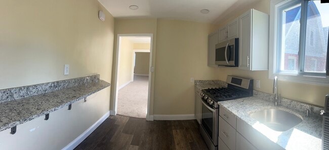 Kitchen - 927 Jancey St