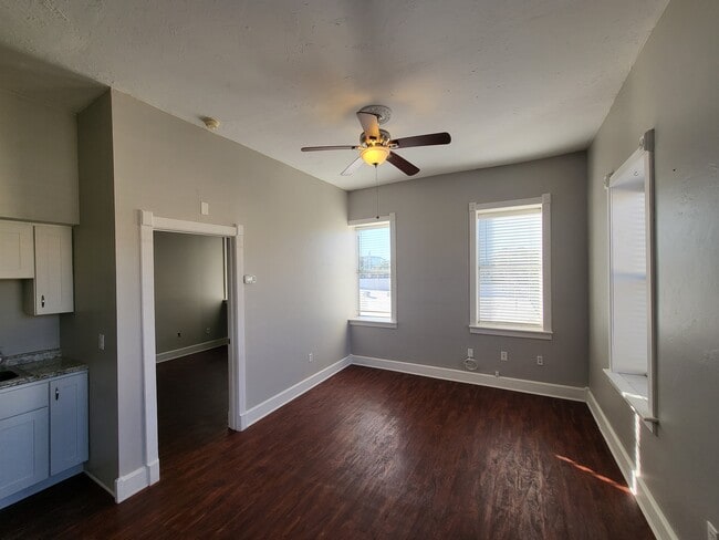 Foto del edificio - 427 10th Ave W