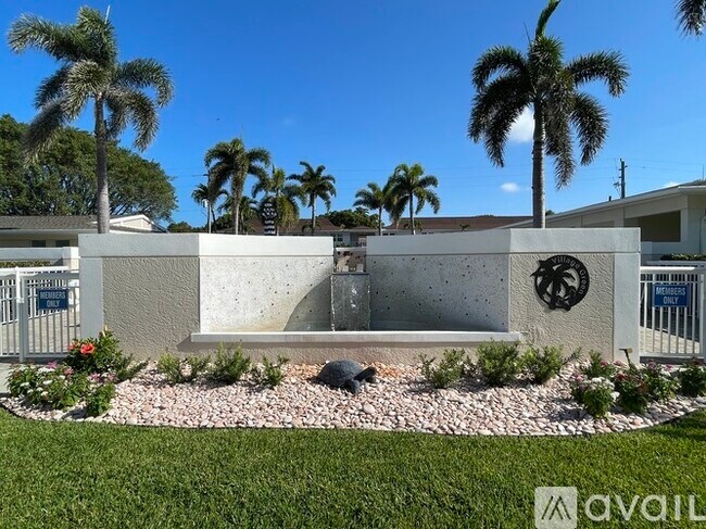 Acceso al Village Green Pool Club al lado - 685 12th Ave S