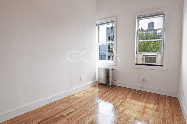 Foto del edificio - 140 Frost St