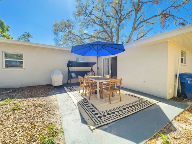 Building Photo - 8911 Oren Ave