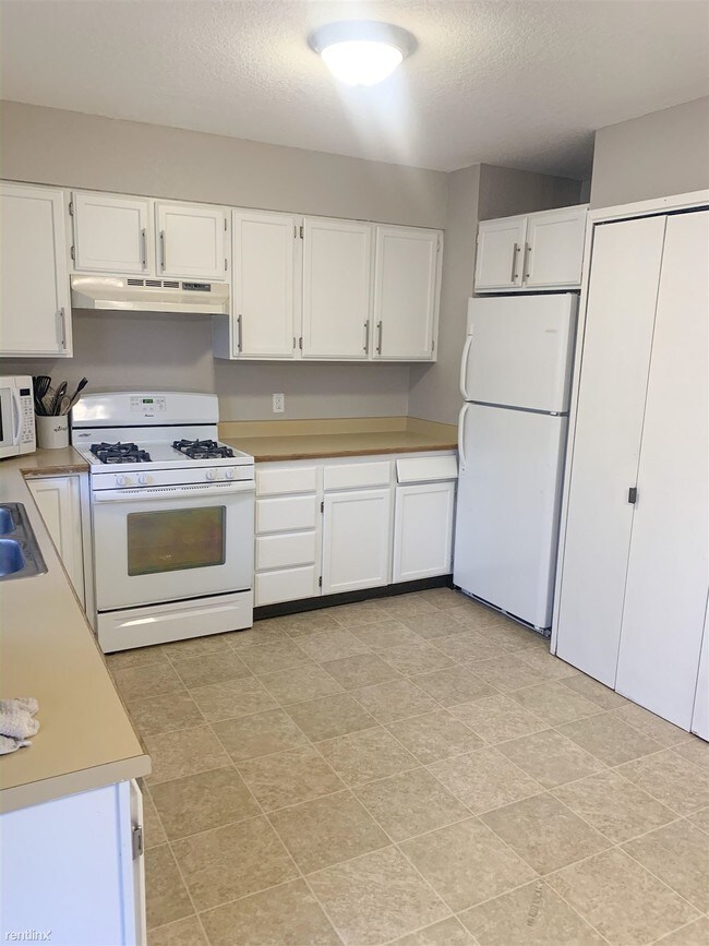 Building Photo - 2 br, 1.5 bath 4plex - 3025 Cambay Court 1