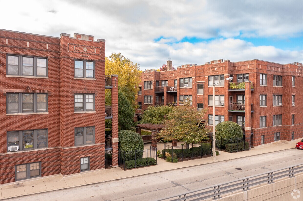 Primary Photo - 629-647 Garfield St