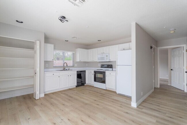 Foto del edificio - 7650 E Williams Dr